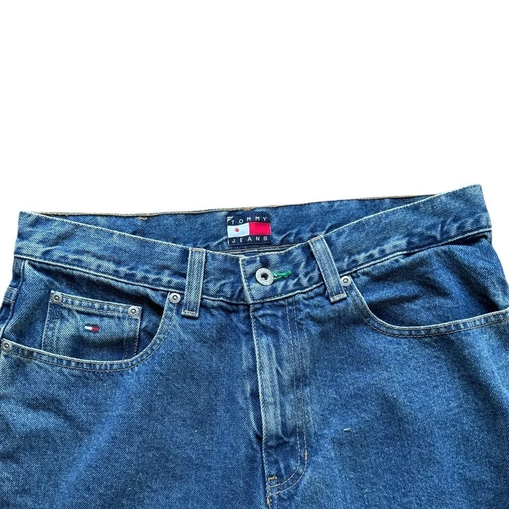 Vintage Tommy Hilfiger men’s 90s straight leg blue denim jeans 33x34 Y2K